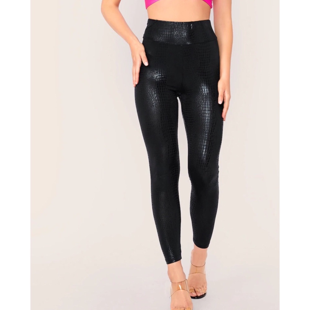 Black snake print leggings
